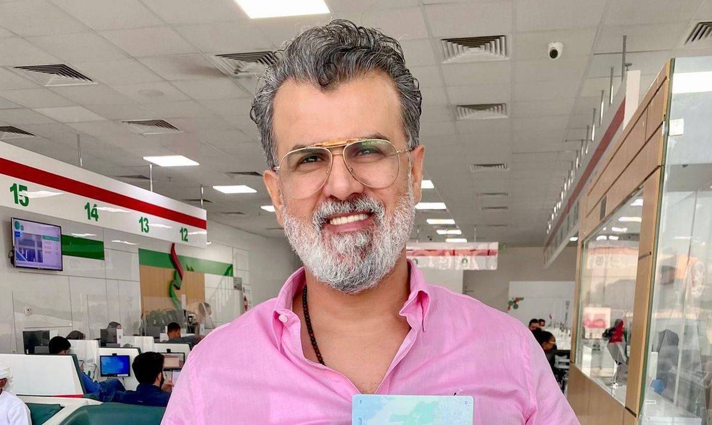 الإمارات تمنح علي العجمي الإقامة الذهبية تكريما لدوره في الاعلام