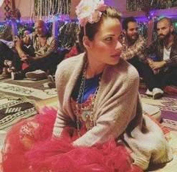 "باميلا الكيك" تفاجئ جمهورها بصورة جريئة!
