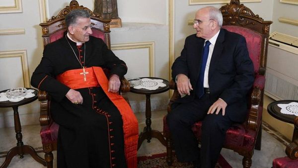 وزير الدفاع من بكركي: لبنان ذاهب الى السلام وليس للاستسلام