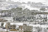 بالصور- العاصفة هبة "بيّضت" جبال لبنان