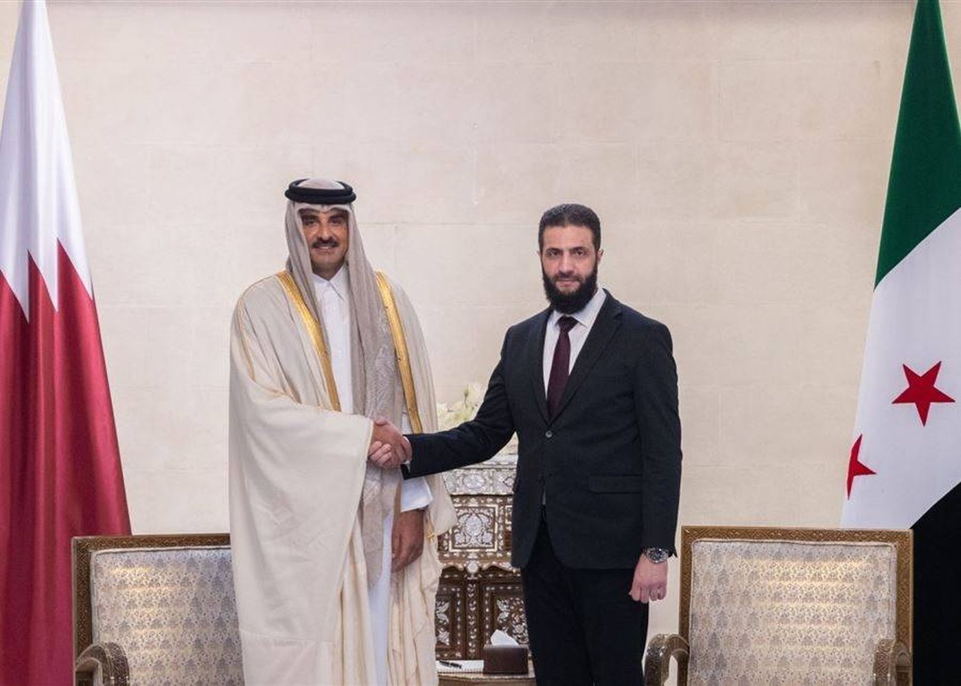 أمير قطر بحث مع الشرع الأوضاع الإقليمية والدولية والتنسيق المشترك