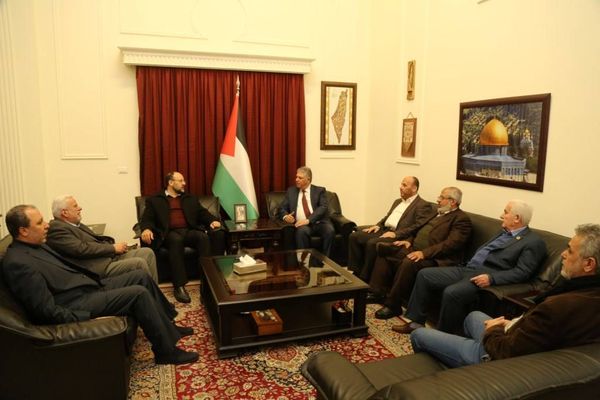 دبور التقى وفدا من حماس وتشديد على تعزيز الوحدة الفلسطينية