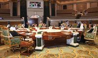 ولي العهد ترأس القمة الخليجية الـ42 في الرياض