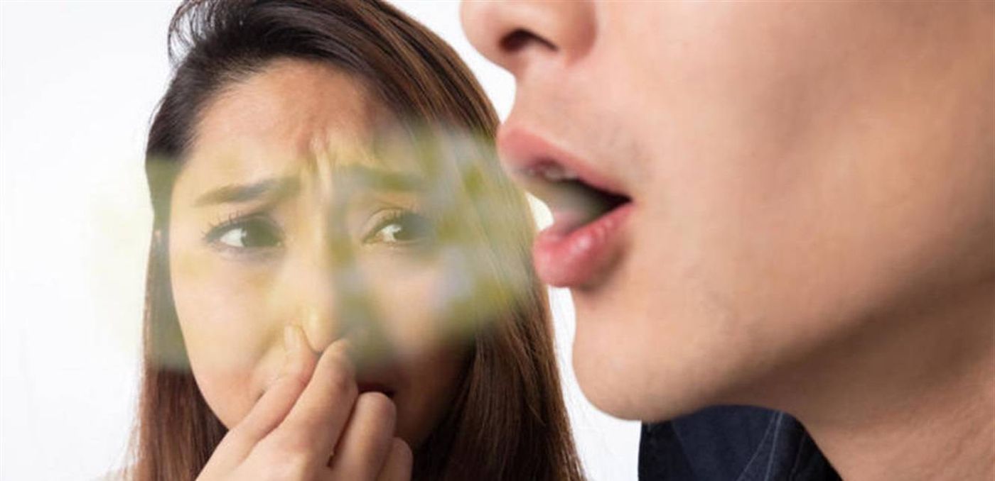 رائحة الفم الكريهة... كيف يمكن التخلّص منها؟