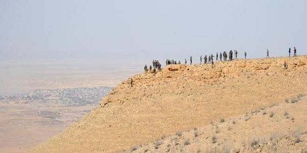 بالفيديو وحدات من الجيش تحكم السيطرة على مثلث تدمر وجميع الهيئات الأرضية الحاكمة المشرفة على المدينة من الجهتين الغربية والجنوبية الغربية-فيديو