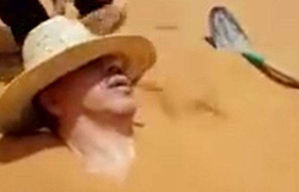 دفن وزير مغربي حيّا في الصحراء
