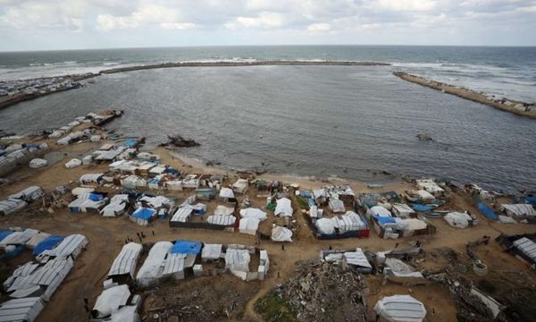 البحرية الإسرائيلية تعتقل 3 صيادين وتصيب فلسطينياً في غزة
