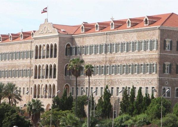 خطة حكومية لرفع رواتب القطاع العام على خمس سنوات