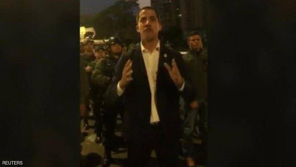 "انقلاب عسكري" في فنزويلا.. وزعيم المعارضة بقاعدة للجيش!! 
الخارجية: محاولة الانقلاب مدعومة وممولة من الحكومة الكولومبية
الدفاع: نرفض محاولة الانقلاب على الرئيس مادورو
