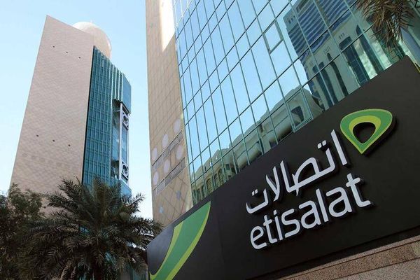 اتصالات الإماراتية تقدم عرضا لزيادة حصتها في موبايلي السعودية