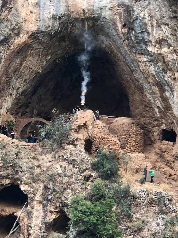 اطول مبخرة في العالم بطول 9 امتار..في هذه البلدة اللبنانية (صورة)
