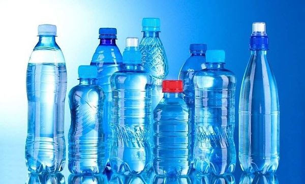 بين المخاوف الصحية والثقة بالجودة.. ما سر الإقبال على المياه المعبأة؟