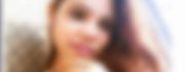 إعلامية تفتح النار على فنان شهير.. وتهدّد بفضحه