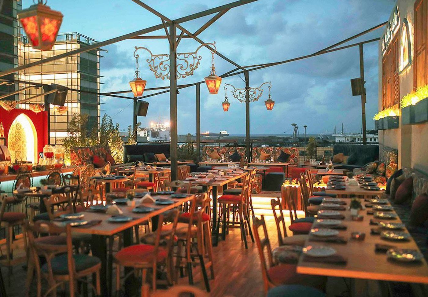 نقابة أصحاب المطاعم طالبت وزيرة السياحة
بالعودة فورا عن قرار منع التسعير بالدولار