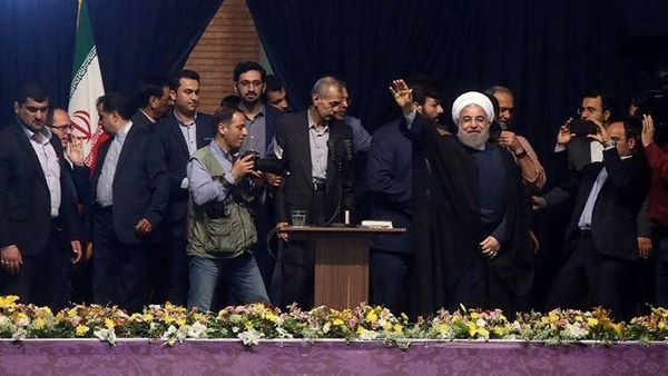 الرئيس الإيراني لمنافسيه المحافظين: "منطقكم منطق التحريم"