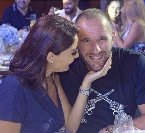 صورة رومانسية.. بهذه الكلمات عايدت سيرين عبد النور زوجها