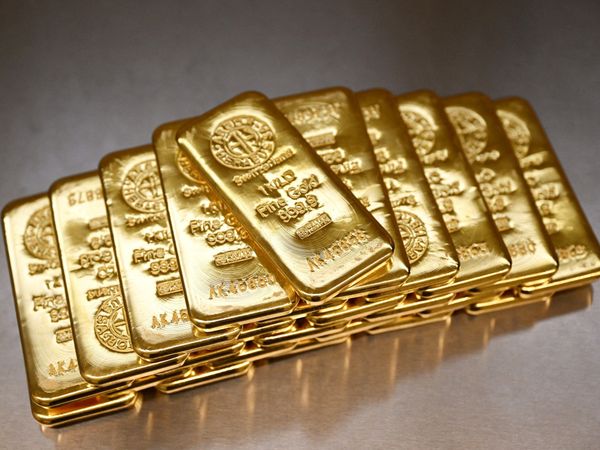 الأسعار الفوريّة للذهب ترتفع بمقدار 1% متجاوزة 4635 دولارًا للأونصة