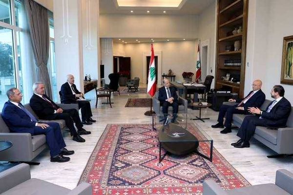 رئيس الجمهوريّة استكمل لقاءاته التشاوريّة الهادفة لانعقاد حوار وطني
كرامي: سنتخذ الموقف من الحوار بما يتناسب مع المصلحة الوطنية
حردان: نحن مع الحوار- بقرادونيان: هو السبيل لإنقاذ ما تبقى من البلد
باسيل: رفض الحوار يُؤدّي الى نتائج كارثيّة.. ومُصرّون على تلبيته