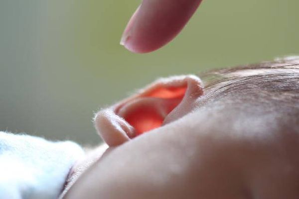 ما هي أعراض عدوى الأذن وكيف تتعامل مع المشكلة؟