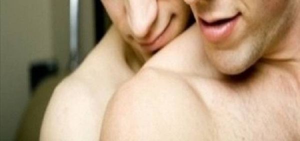 محادثات جنسية وممارسات مشبوهة.. مدرّب استغلّ 200 شاب في مصر