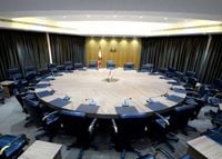 ألغام داخليّة وخارجيّة على طريق الجولة الثانية للودريان الأسبوع المقبل
الخيار الثالث غير مطروح قبل انعقاد طاولة الحوار... والحسم بعيد