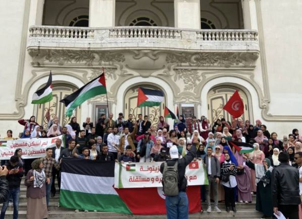 مسيرة طلابية في تونس رفضا للعدوان الاسرائيلي على غزّة