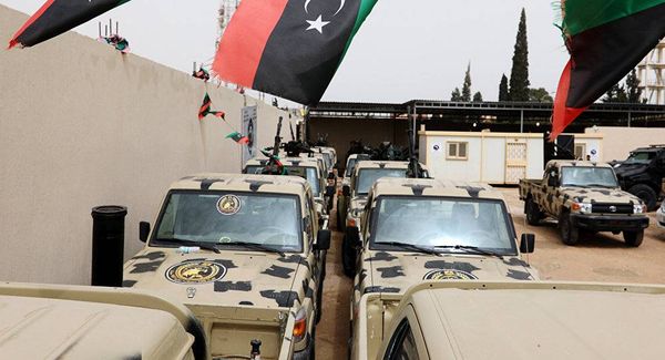 حكومة الوفاق الليبية تؤكد شن قوات حفتر قصفا جويا على مطار معيتيقة الدولي