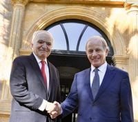 وزير الثقافة بحث مع عيسى
في برامج ترميم وحفظ التراث