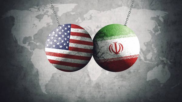 أي فكر يسكن ترامب في سجاله والخامنئي