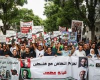 "هيئة الصمود" تعلن توقيف أكثر من 15 شخصاً في تونس عقب مسيرة تضامنية مع معتقلي الأسطول