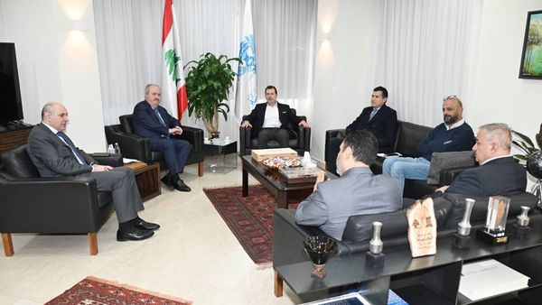 اجتماع في المالية بحث في إعداد دفتر الشروط الخاصة بالتلزيم

وجابر استقبل رئيس هيئة الرقابة على شركات الضمان