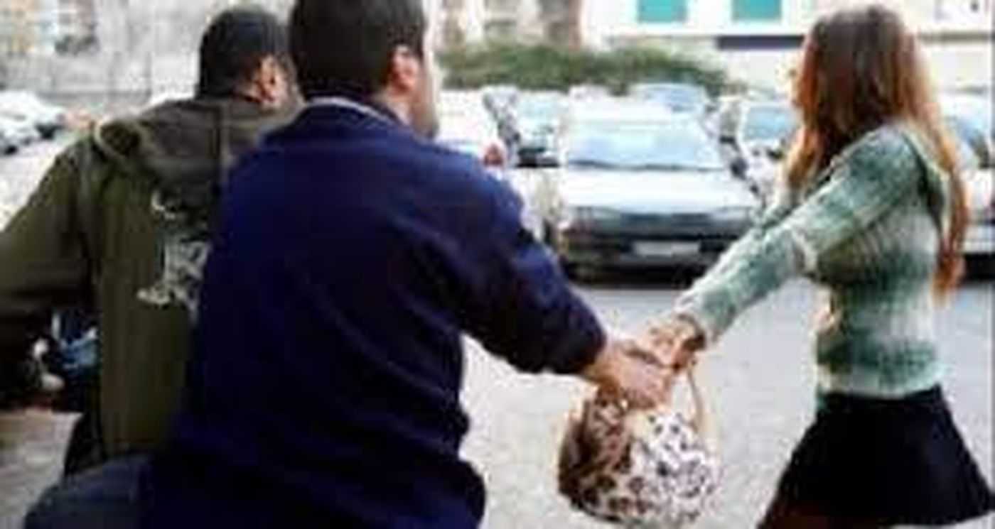 سرقة وطعن بالسكاكين على طريق عام صيدا-جزين