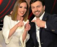 بالصورة- تيم حسن يحتفل بتخرّج ابنه بحضور طليقته وزوجته