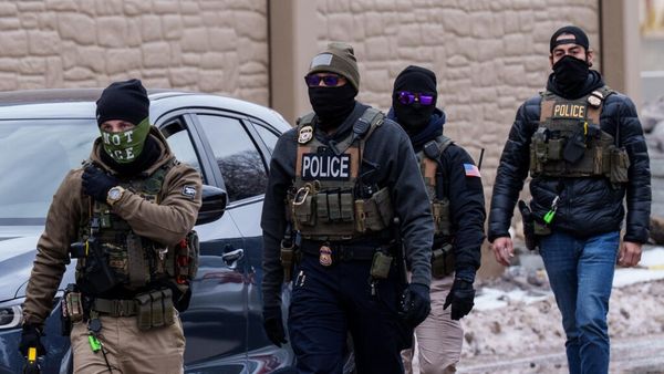واشنطن تشدد الخناق على المهاجرين.. تهديد الولايات بقطع التمويل الفدرالي