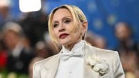 سقوط مادونا بعنف على مسرح الـVMAs يثير الجدل... حادث عرضي أم فقرة مدروسة؟