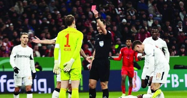 بعد طرده التاريخي..
قرار جديد يصدم مانويل نوير
