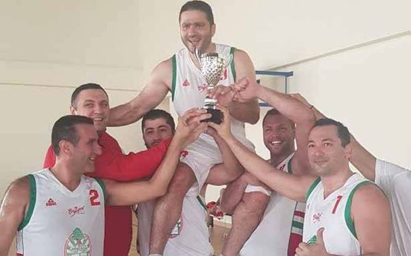 بيروت «أم الشرائع»... حتى في الرياضة
نادي نقابة المحامين في بيروت الرياضي عابر للطوائف والأحزاب والسياسة
تأهل الى الدرجة الثالثة  في كرة السلة بجدارة... وهيئته الادارية تضم اداريين كفوئين