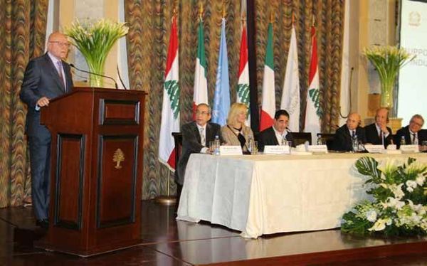 رعى إطلاق الدراسات الأوليّة لإنشاء 3 مناطق صناعيّة
سلام : لإبعاد ملف النفايات عن المزايدات والمبارزات