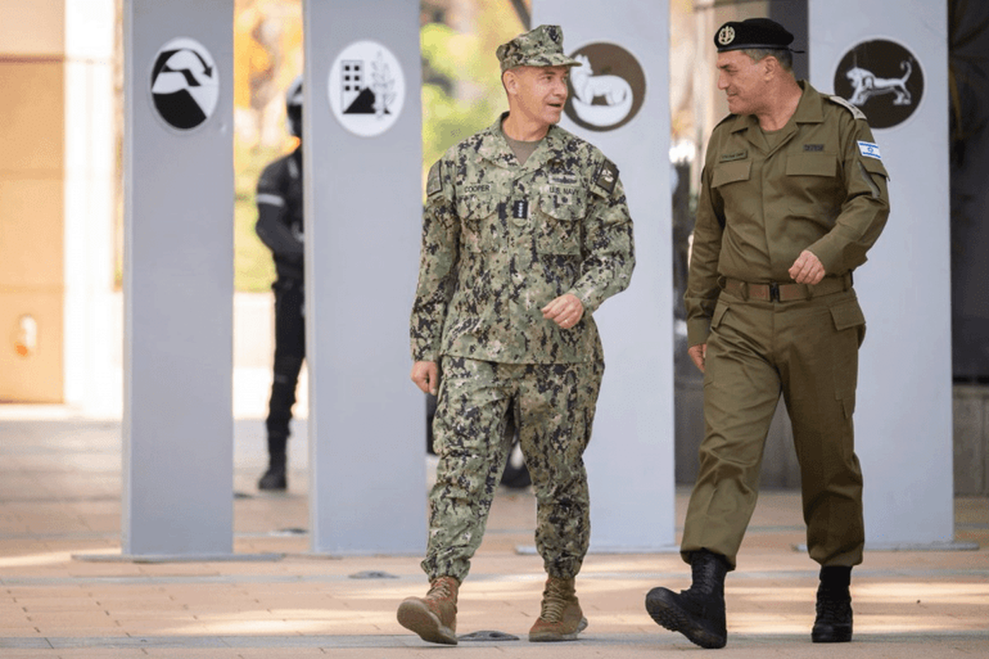 صدام بين ضباط 