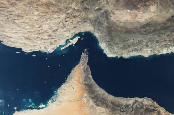 فارس: الصور المأخوذة عبر الأقمار الصناعية لمضيق هرمز تُظهر خلو مسار العبور من السفن بخلاف ادعاء ترامب