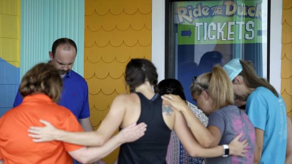 Missouri boat accident kills 17, including nine from one family