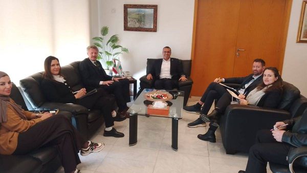 هاني بحث مع سفير الدانمرك في مشروع

تأهيل القطاع الزراعي في جنوب لبنان