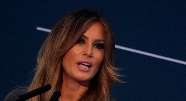 هجوم على نجمة أميركية عقب نشرها صورة فاضحة لميلانيا ترامب