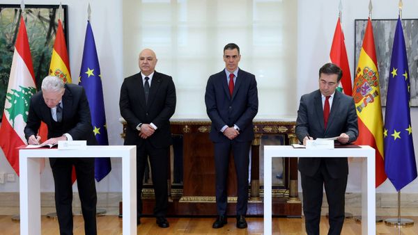 بحث مع ملك إسبانيا العلاقات الثنائيّة... وأجرى محادثات مع رئيس الحكومة
عون: نأمل الحصول على الدعم لتحقيق الشراكة الاستراتيجيّة مع الإتحاد الأوروبي
فيليبي أيّد إجراءات لبنان لتعزيز أمنه- سانشيز: سنتمثّل في مؤتمر باريس لدعم الجيش