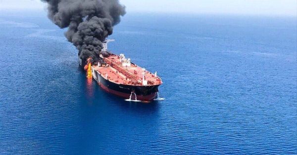 الحرس الثوري يعلن انفجار ناقلتي نفط بعد اصطدامهما بألغام في مضيق هرمز