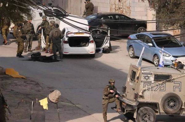 الاحتلال يهدم بناية جنوبي القدس وينّفذ اقتحامات في الخليل