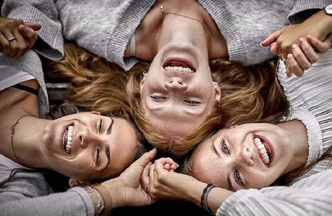 ابتسم لتحيا أفضل.. العلاج بالضحك وفوائده القلبية والمناعية