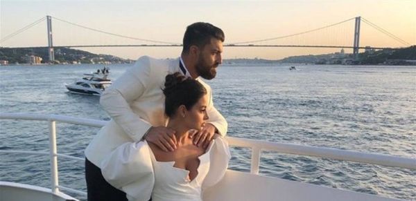 بعد قصة حب عمرها 15 سنة، ابنة شاعر لبناني تتزوج في تركيا