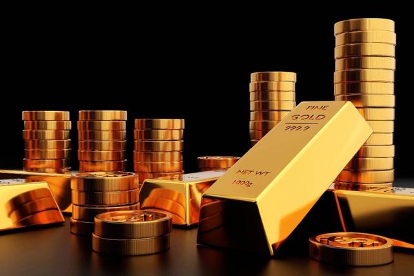 الذهب يقفز بأكثر من 2% مع تراجع الدولار