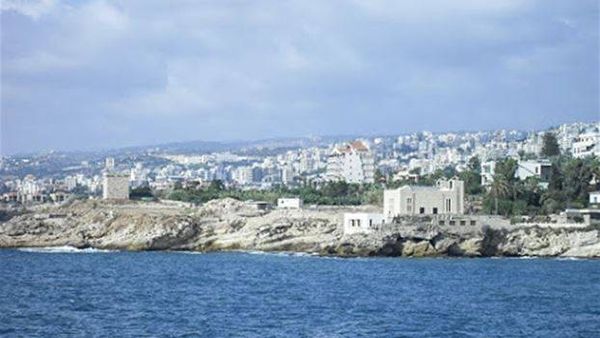 الأمواج العالية جرفت مواطنة كانت تسبح على شاطىء الفيدار
